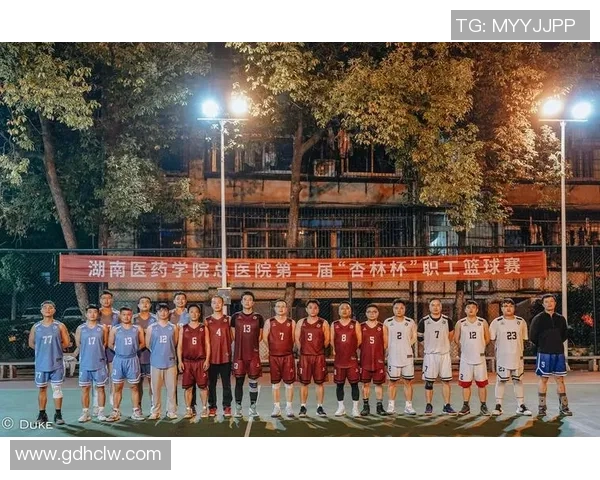 篮球热潮席卷青春赛场点燃激情梦想共谱拼搏荣光篇章